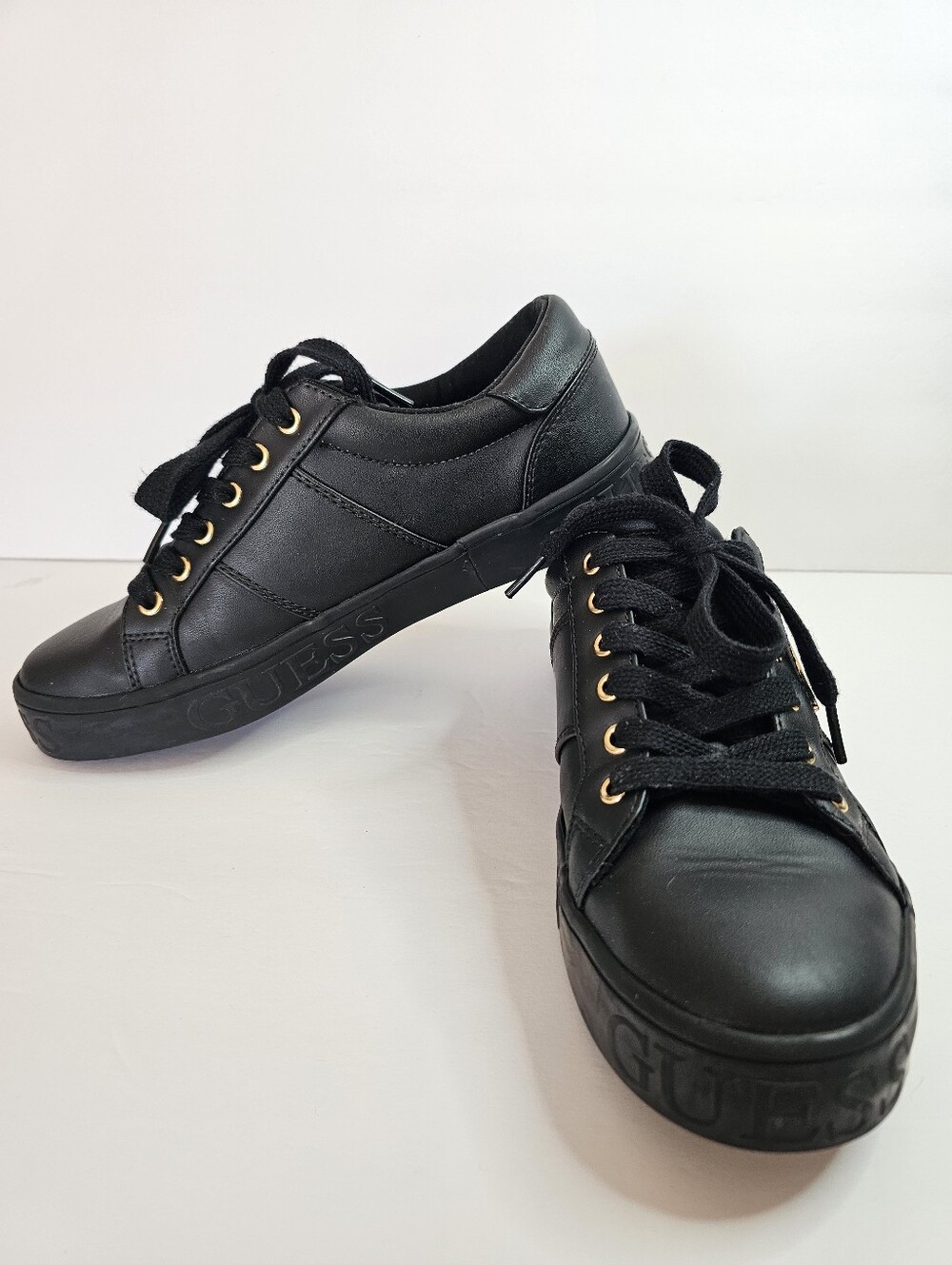 Guess Casual Low Top Lace Up Sneakers Black and Gold Size 7 Streetwear Urban
